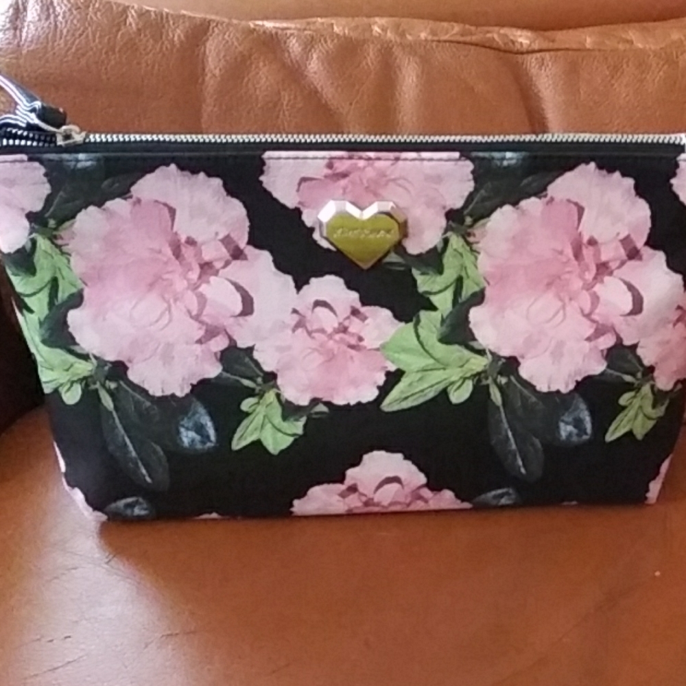 Betsey Johnson clutch wristlet new item final $